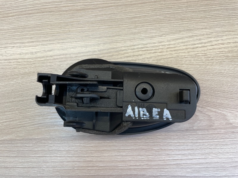 Внутренняя  ручка двери