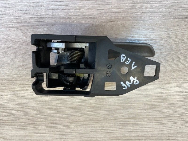 Внутренняя  ручка двери