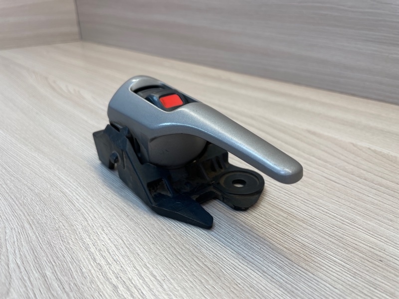 Внутренняя  ручка двери