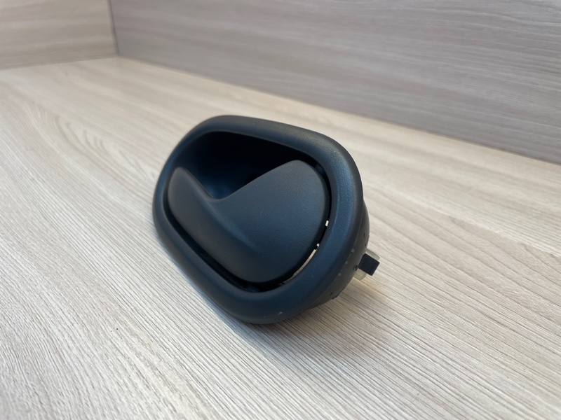 Внутренняя  ручка двери