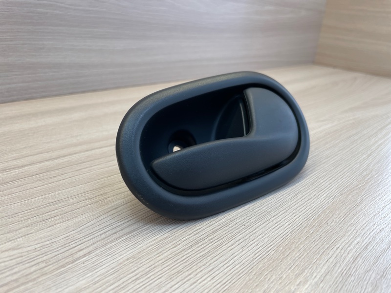 Внутренняя  ручка двери