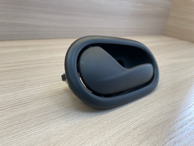 Внутренняя  ручка двери