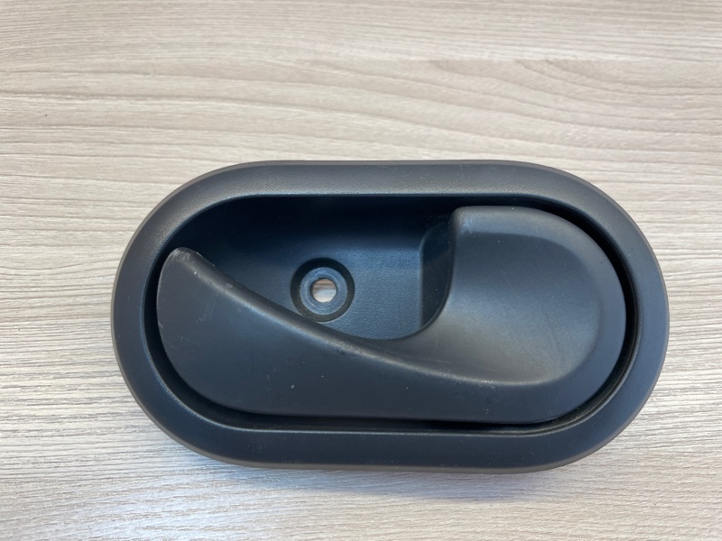 Внутренняя  ручка двери