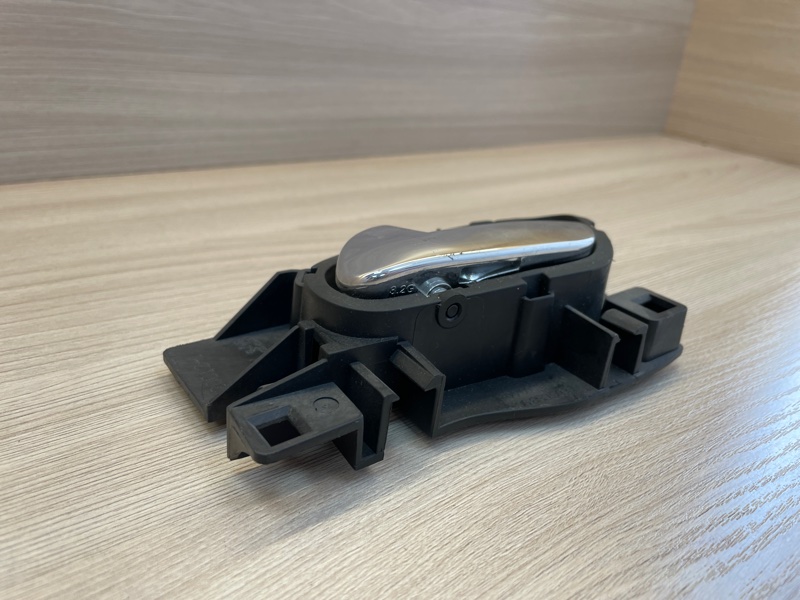 Внутренняя  ручка двери