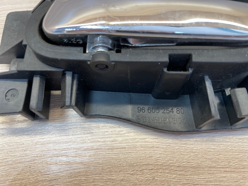 Внутренняя  ручка двери