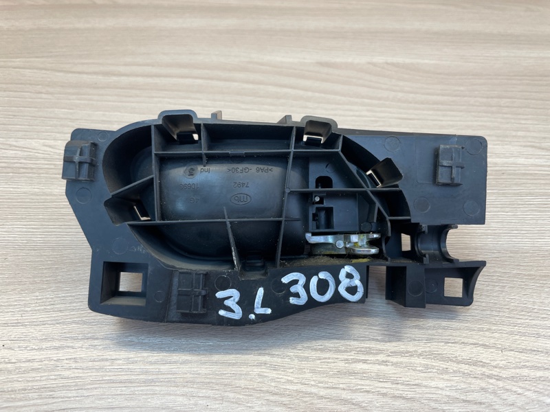 Внутренняя  ручка двери