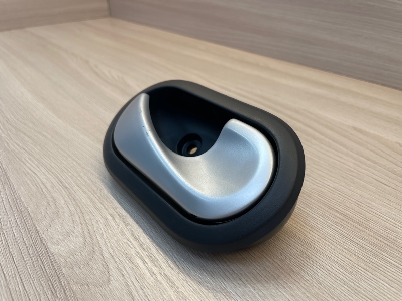 Внутренняя  ручка двери