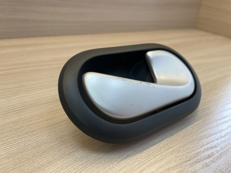 Внутренняя  ручка двери