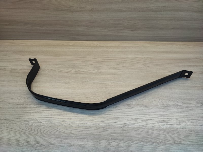 Крепление топливного бака