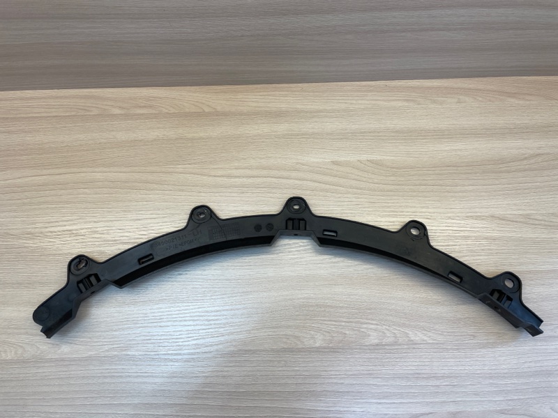 Кронштейн молдинга крыла