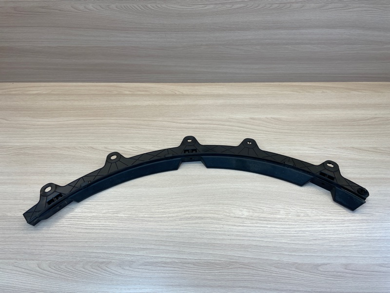 Кронштейн молдинга крыла