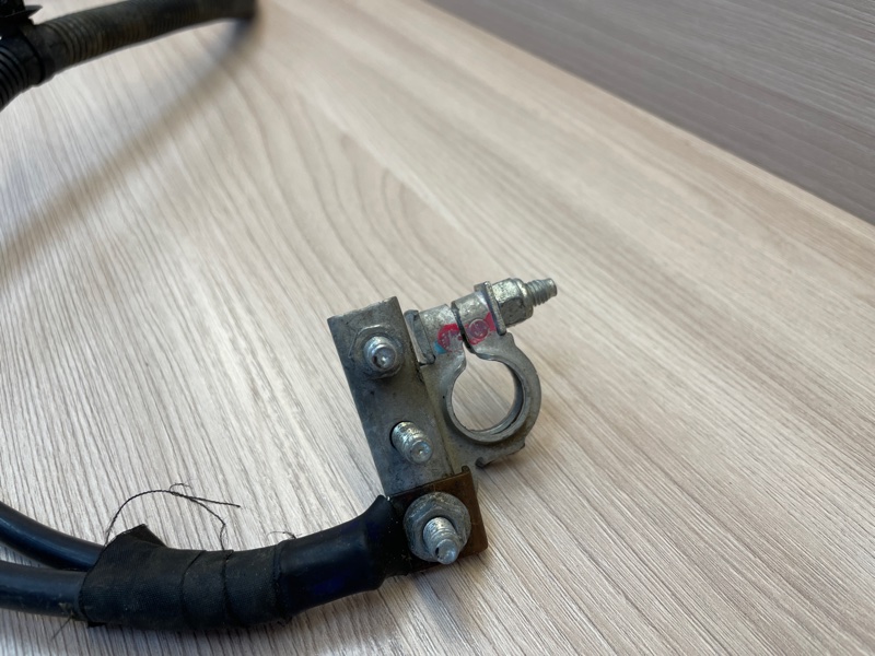 Клемма аккумулятора