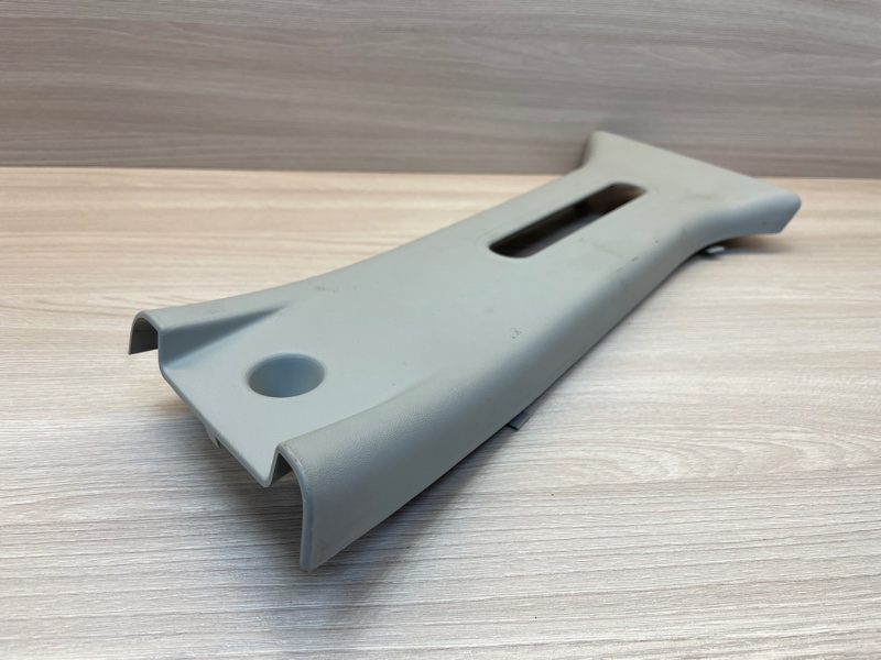 Обшивка средней стойки