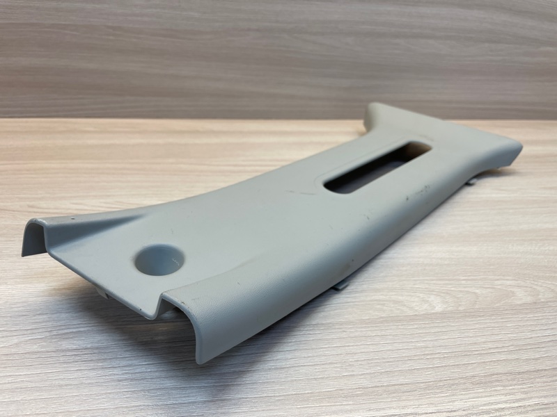 Обшивка средней стойки