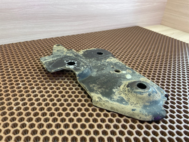 Кронштейн подрамника