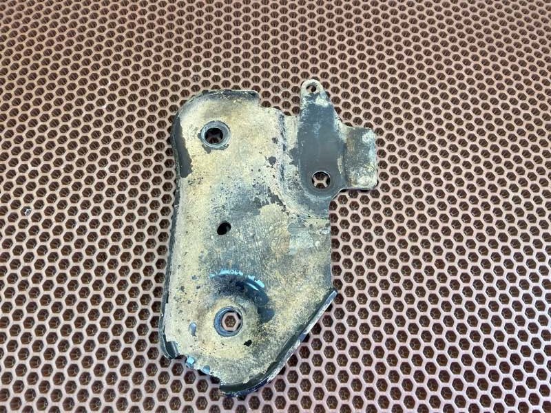 Кронштейн подрамника