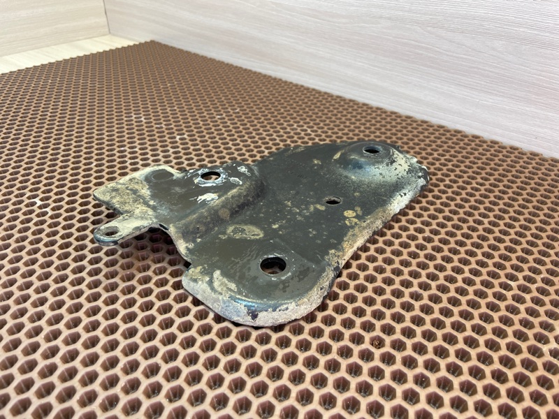 Кронштейн подрамника