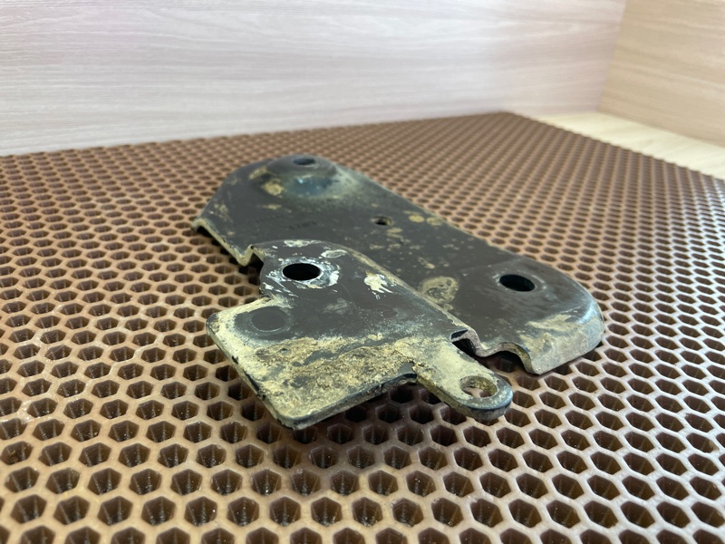 Кронштейн подрамника