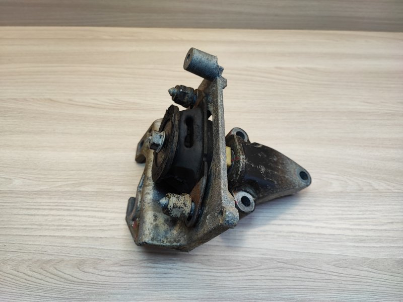 Опора коробки передач