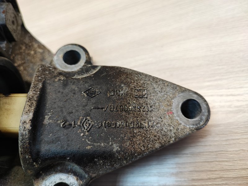 Опора коробки передач