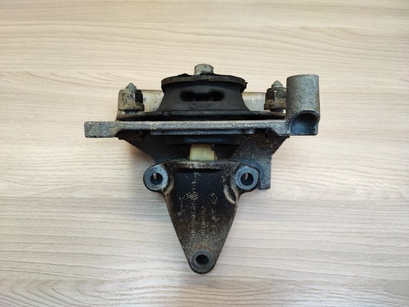 Опора коробки передач