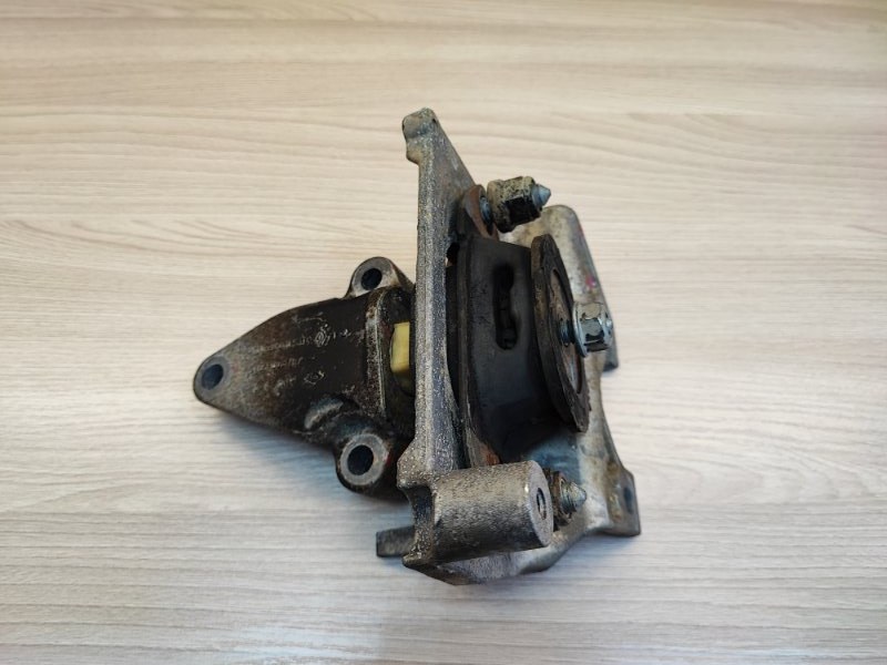 Опора коробки передач