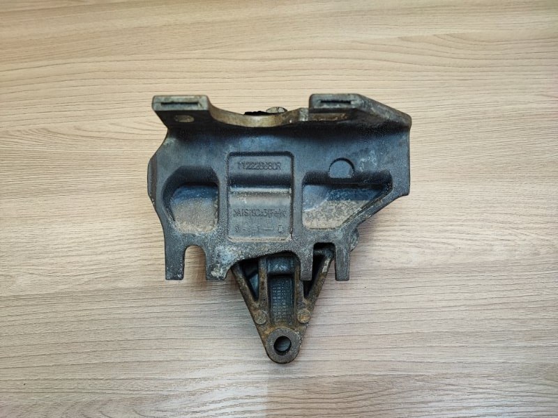 Опора коробки передач