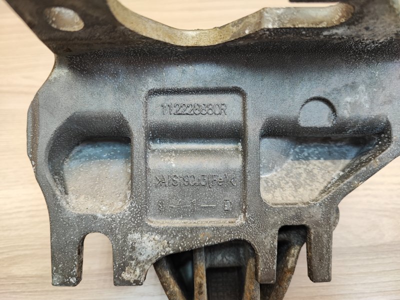 Опора коробки передач