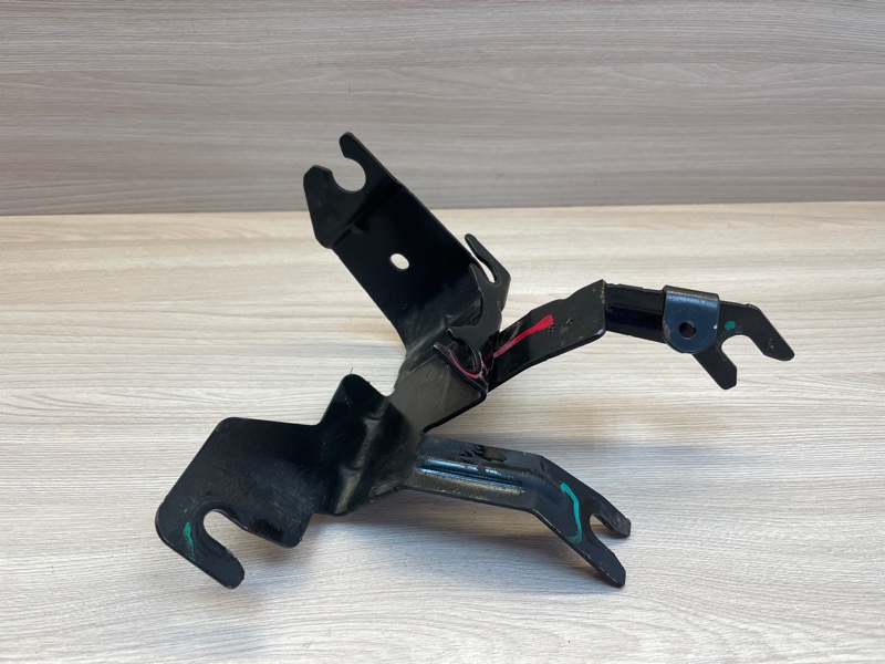 Кронштейн блока ABS