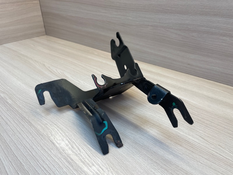 Кронштейн блока ABS