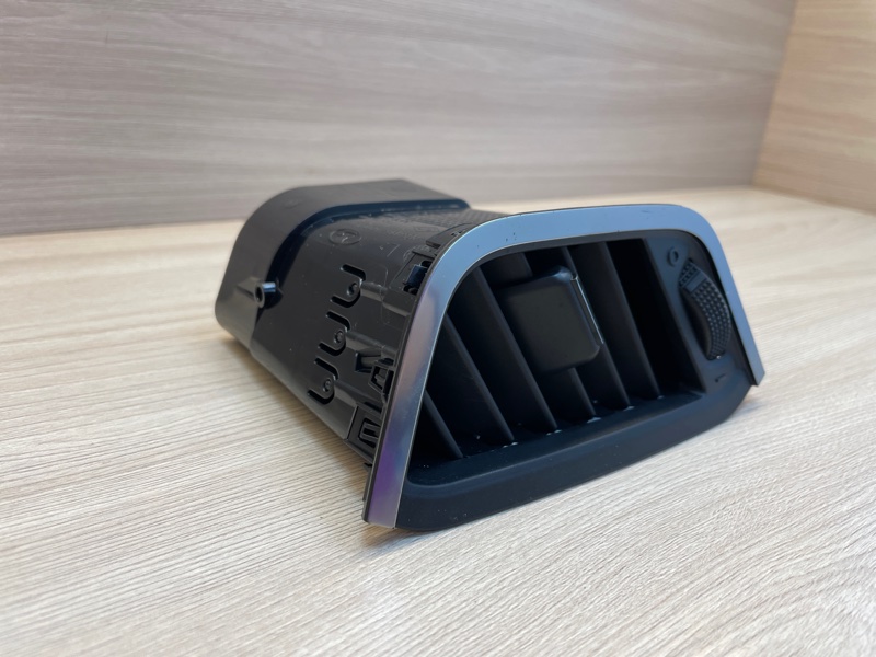 Воздушный дефлектор салона