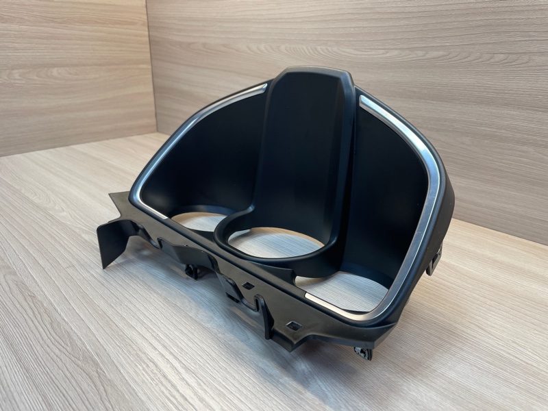 Козырек щитка приборов