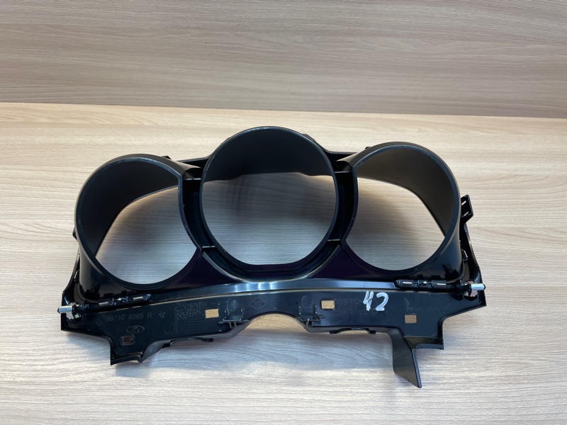 Козырек щитка приборов