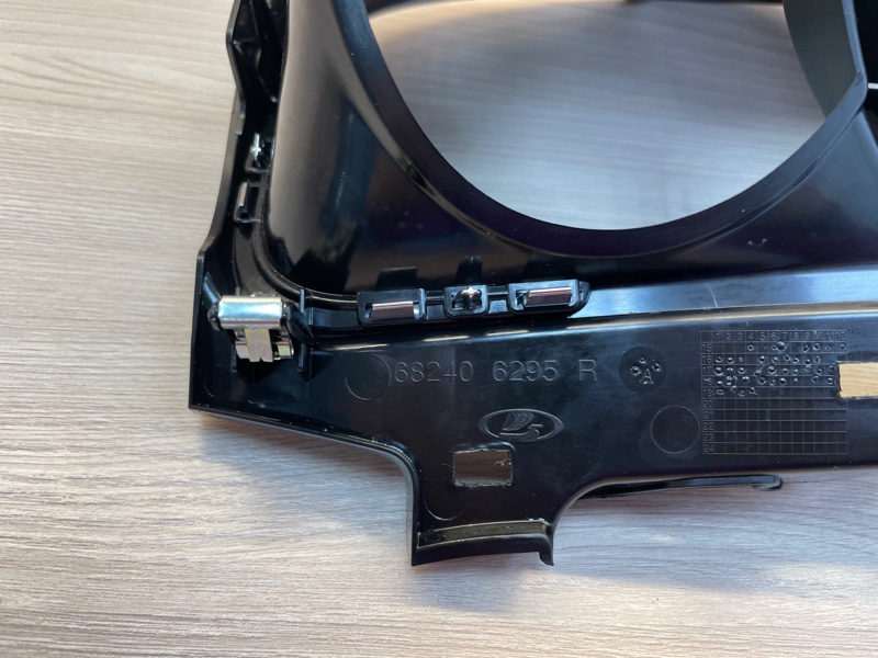 Козырек щитка приборов