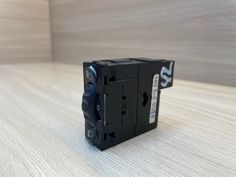 Кнопка корректора фар