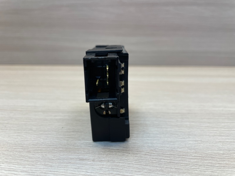 Кнопка корректора фар