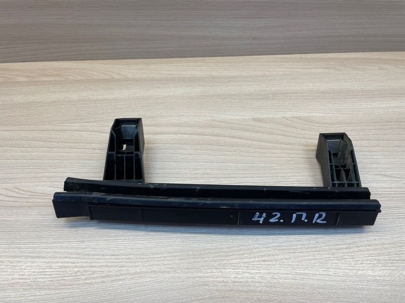 Направляющая стекла     двери