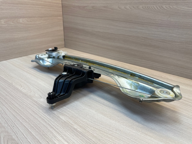 Стеклоподъемник    двери