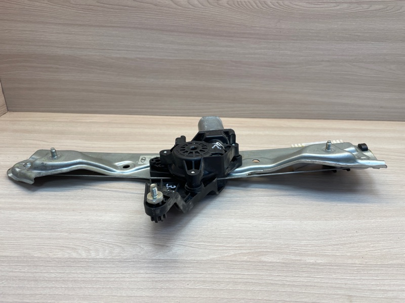 Стеклоподъемник    двери