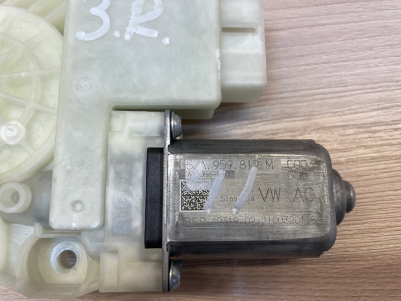 Мотор стеклоподъемника