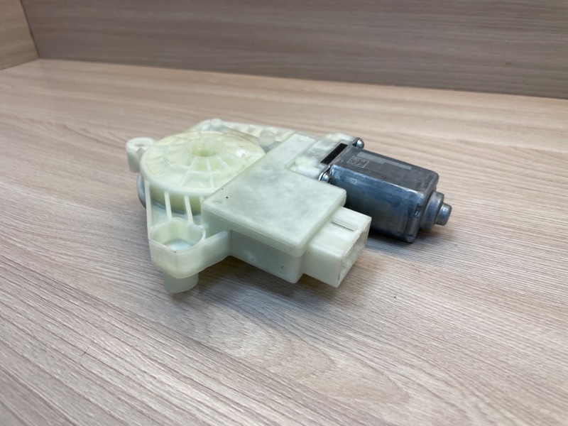 Мотор стеклоподъемника