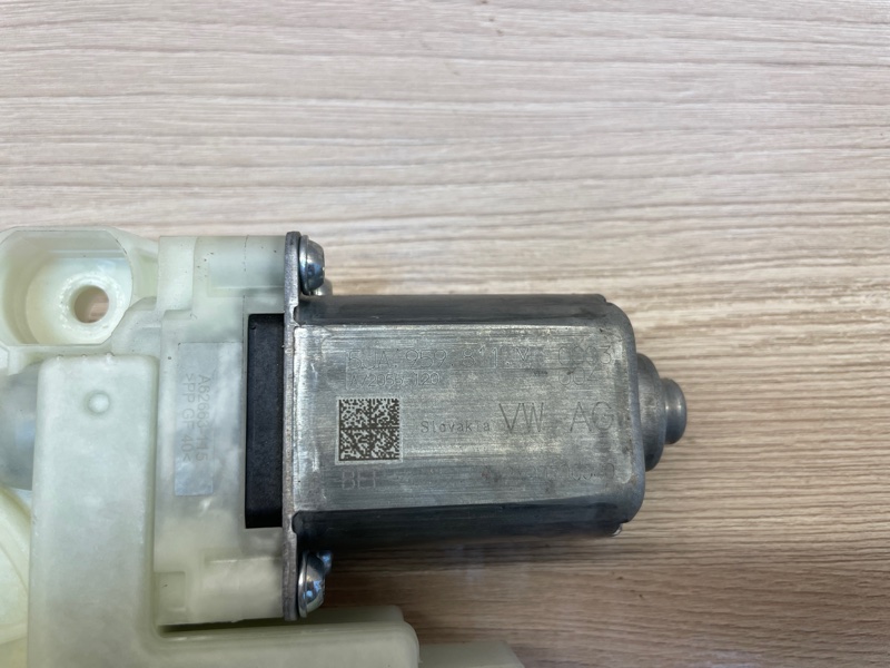 Мотор стеклоподъемника