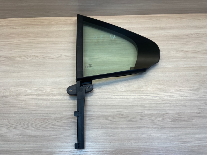 Форточка кузова