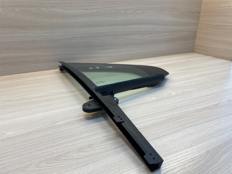 Форточка кузова