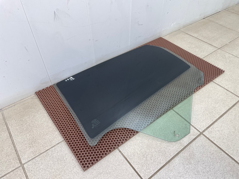 Стекло двери