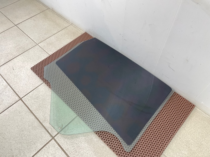 Стекло двери