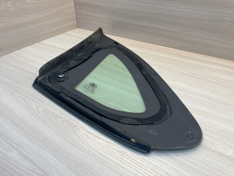 Форточка кузова