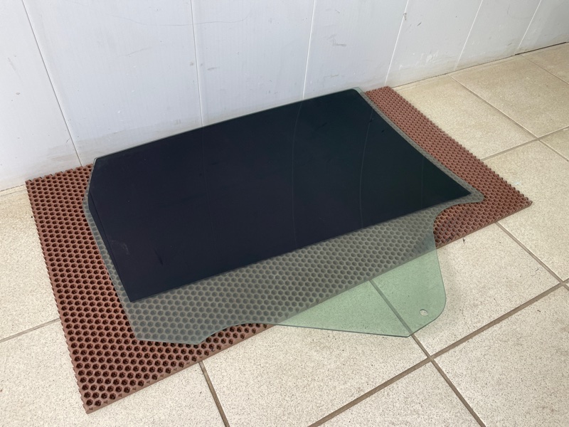 Стекло двери