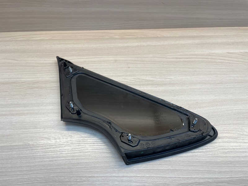 Форточка кузова