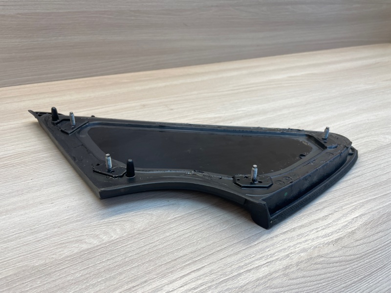 Форточка кузова